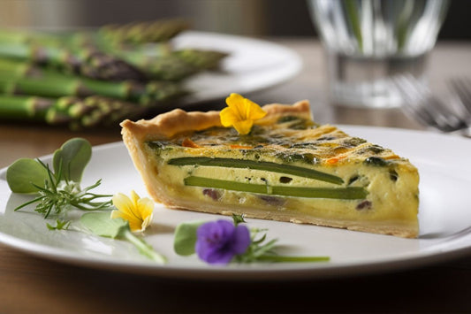 Sparanghel quiche cu gruyère și ierburi proaspete